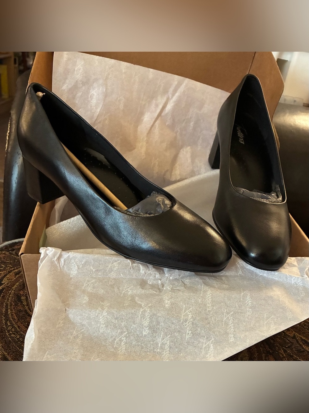 New inbox trotters Daria women’s black pumps size 10 M